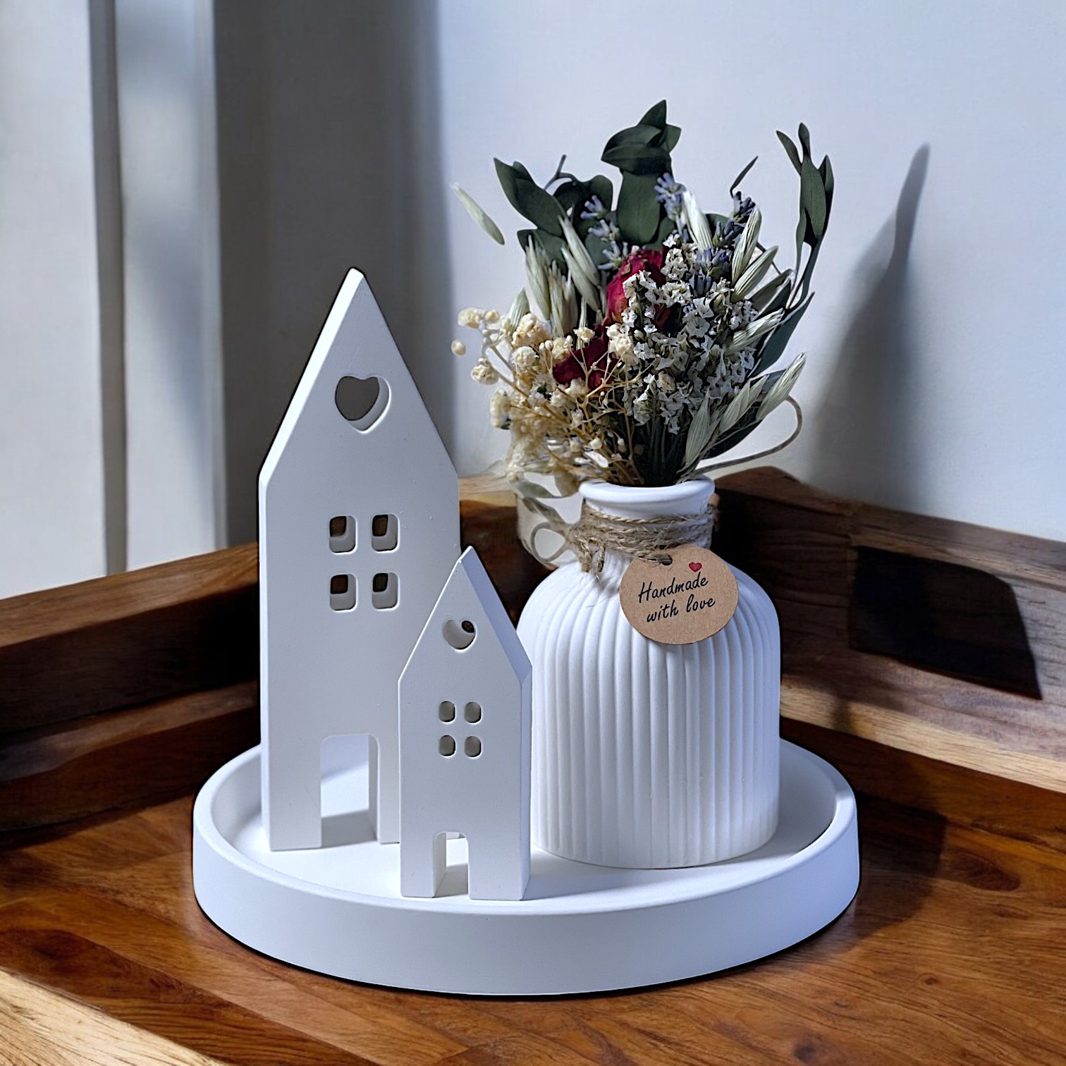 Deko Set -Geriffelte Vase für Trockenblumen oder als Stabkerzenhalter - rundes Tablett - Lichthäuser aus Raysin